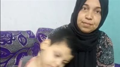 طفل يعاني من كهرباء زائدة بالمخ في بني سويف.. ووالدته: مش بيقدر يمشي ونفسي يتعالج| بث مباشر 