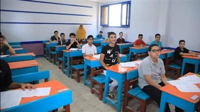 بعد مرور نصف ساعة.. تداول امتحان مادة الهندسة للشهادة الإعدادية بالقليوبية على السوشيال ميديا 