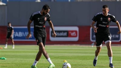 مران صباحي للاعبي الأهلي المستبعدين من مباراة حرس الحدود