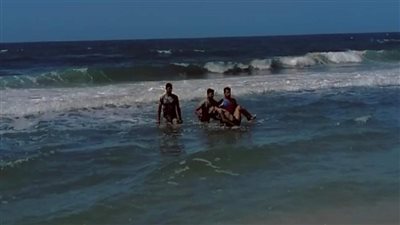 بعد 3 أيام من البحث.. الأهالي يعثرون على جثة غريق شاطئ العريش