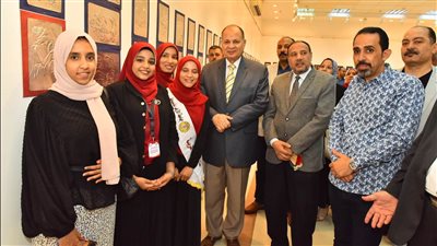 محافظ أسيوط يفتتح معرض ومضة لطالبات جامعة الأزهر
