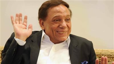 استشاري نفسي: بلاش الناس تنشر صور عادل إمام في مرضه
