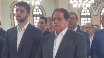 الحزن يخيم على النائب محمد أبو العينين في جنازة شقيقه بمسجد الشرطة| بث مباشر