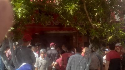غلق وتشميع مطعم شهير بمصر الجديدة بسبب الزحام الشديد والإشغالات | صور