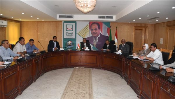 اجتماع محافظ الفيوم