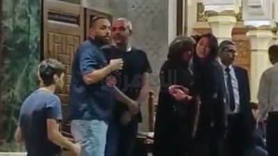 أبيوسف يستقبل عزاء والدته الإعلامية والإذاعية صديقة حياتي في مسجد عمر مكرم