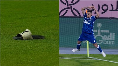 بعد إحرازه هدفا في مرمى فريقهم.. جماهير اتحاد جدة تلقي حذاء على لاعب الهلال