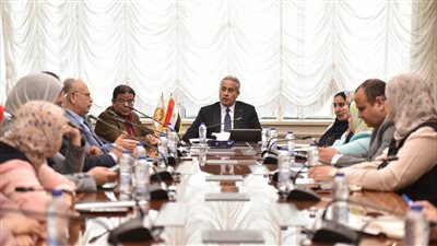 وزير القوى العاملة يباشر مهام عمله بمقر العاصمة الإدارية | صور