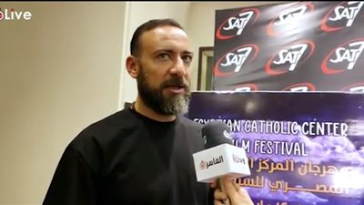 عابد عناني عن مشاركته في فيلم الباب الأخضر: استغرقنا وقتًا طويلًا في التصوير 