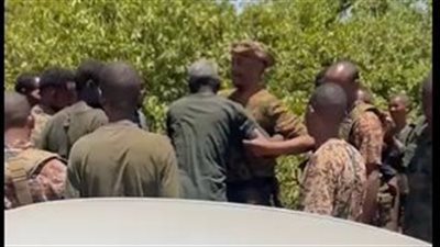 البرهان يظهر لأول مرة وسط جنوده منذ اندلاع اشتباكات السودان| فيديو