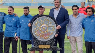 بيراميدز يكرم فريق كرة القدم للساق الواحدة بعد الفوز بالدوري | صور