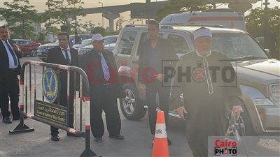 خالد الجندي وحمدي رزق يقدمان واجب العزاء في رجل الأعمال أحمد أبو العينين | صور