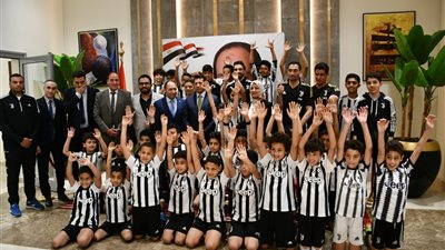 قبل مشاركتهم ببطولة العالم.. وزير الرياضة يلتقي مسئولي ولاعبي أكاديمية يوفينتوس بمصر 