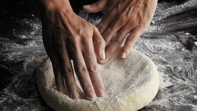 طريقة عمل العيش الشامي على قد الإيد.. وصفتان لعيش طري بمكونات اقتصادية