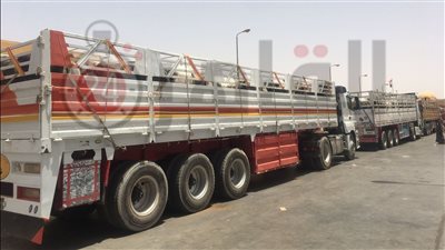 رغم الصراع في السودان.. ننشر الصور الأولى من وصول شاحنات عجول وماشية إلى معبر قسطل البري |خاص