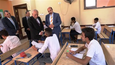 وزير التعليم يتفقد بعض لجان امتحانات الإعدادية والصفين الأول والثاني الثانوي بأسوان