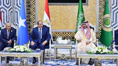 الرئيس السيسي يصل إلى جدة للمشاركة في أعمال القمة العربية