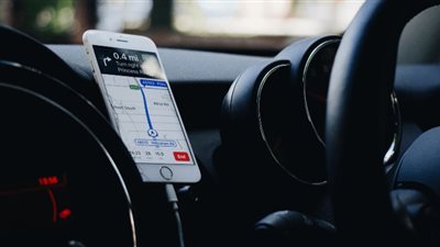 أفضل التطبيقات والأجهزة لتحسين تجربة القيادة