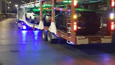 فيديو يُظهر خروج شحنة جديدة لسيارات هيونداي توسان من أحد الموانئ