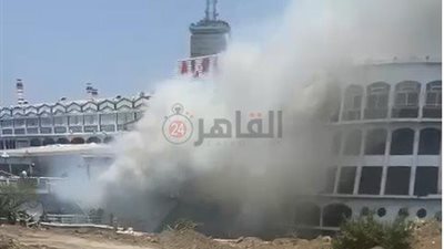 استمرار اندلاع النيران بمركب السرايا في الزمالك.. وجهود مكثفة للسيطرة عليها | فيديو