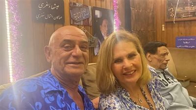 رفقة يسرا.. صور متداولة من احتفالات الزعيم بعيد ميلاده الـ 83