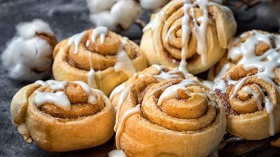 طريقة عمل السينابون فاطمة أبو حاتي.. سهلة ولذيذة