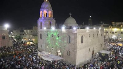 رحلة إيمانية في أجواء روحانية.. مولد السيدة العذراء بجبل الطير يستقبل آلاف الزوار في المنيا 