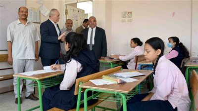 محافظ الأقصر يزور عددا من المدارس لتفقد امتحانات الشهادة الإعدادية | صور