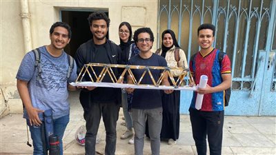 باستخدام المكرونة الإسباجتي.. طلاب هندسة حلوان يصممون كوبري يتحمل أكثر من 100 كيلو وزن
