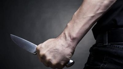 بسبب خلافات بينهما.. شخص يطعن زوجته في أحد شوارع الغردقة | بث مباشر