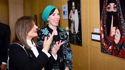 وزيرة الهجرة: نشأت في أسرة مهتمة بالفن التشكيلي وأؤمن أنه أهم لغة تواصل بين الشعوب | صور 