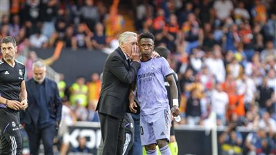 تصريحات غاضبة من أنشيلوتي بعد تعرض فينيسيوس جونيور لهتافات عنصرية أمام فالنسيا 