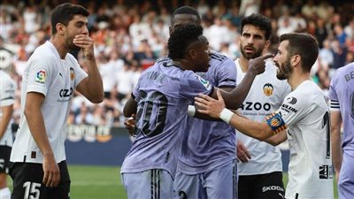 هل أنت غبي.. ماركا تكشف عن كواليس أزمة طرد فينيسيوس وتعرضه للعنصرية