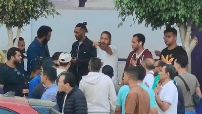 التفاف الجماهير حول محمد رمضان في شوارع المنصورة بسبب تصوير ع الزيرو | صور