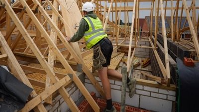 دراسة: العاملون في مجال البناء أكثر عرضة لأمراض الصحة العقلية والأفكار الانتحارية