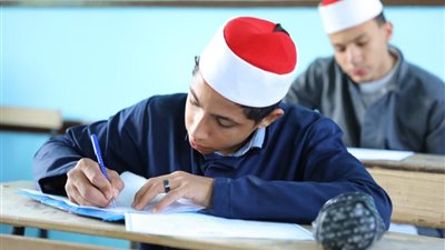 فرحة وسعادة في ثالث أيام امتحانات الشهادتين الابتدائية والإعدادية الأزهرية