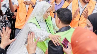 عروس تحتفل بزفافها بملابس مكافحة الإدمان في قنا | صور