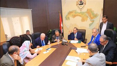 نقيب المحامين يترأس مناقصة توريد بطاقات العضوية والأندية لعام 2024 | صور