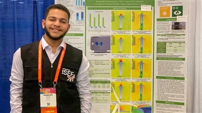 بعد حصوله على جائزة معرض أيسف الدولي.. طالب بمدارس stem: كنت سعيدا جدا وأشكر وزير التعليم