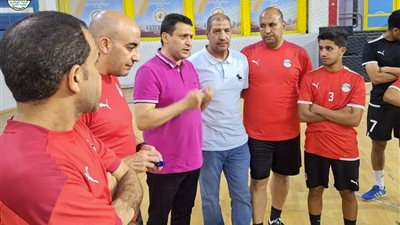 أبو الوفا يتابع استعدادات منتخب الصالات لكأس العرب| صور