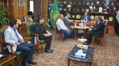 محافظ القليوبية يناقش رفع كفاءة منظومة النظافة بمدينة شبرا الخيمة 