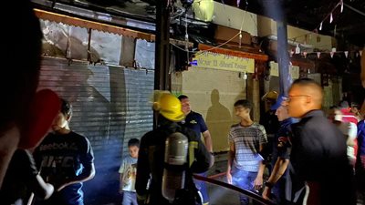 الحماية المدنية تسيطر على حريق بأحد البازارات بالسوق السياحي بالأقصر ولا خسائر بشرية | صور