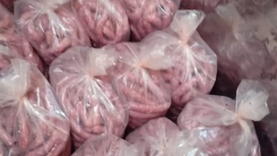 ضبط دواجن وسجق مجهول المصدر في حملة تموينية بشبرا