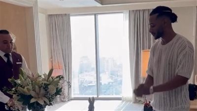 تورتة بالذهب والدولارات.. محمد رمضان يحتفل بعيد ميلاده على طريقته الخاصة