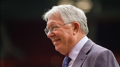 مانشستر يونايتد ينعى وفاة زوجة السير أليكس فيرجسون