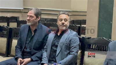 إيهاب فهمي يستقبل العزاء في خاله بمسجد أبو بكر الصديق | صور