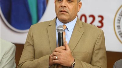 وكيل تعليم السويس يوجه بانضباط المدارس مع انتهاء امتحانات الإعدادية