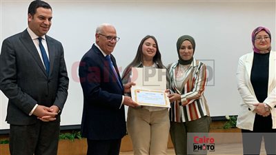 محافظ بورسعيد يكرم العشر الأوائل بالشهادة الإعدادية | صور 