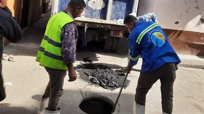 ضمن خطة الـ 100 يوم استعدادًا للشتاء.. تطهير 174 شنيشة أمطار بوسط الإسكندرية | صور