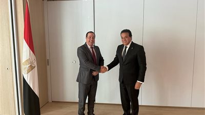 وزير الصحة يناقش مع نظيره الكوبي التعاون في تصنيع الأدوية وأبحاث تطوير وإنتاج اللقاحات 